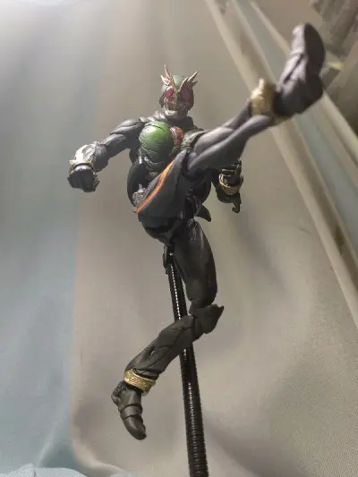 全是玩具，挖煤姬打包一如既往安心，海运一个月到货。基本都是好价，总算收到了梦寐以求的德拉斯，魔戒可动牙狼也还不错。56空我素体可动还行，不过果然还是更习惯竹谷隆之的风格。亚极陀这两位素体太老关节已经不行了，松松垮垮，拍两张就回盒收工吧。