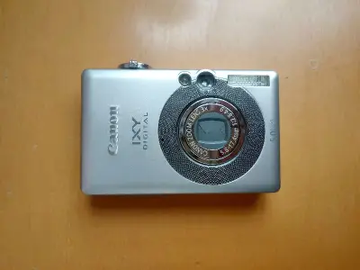 买了一个个人卖家的数码产品大合集，真的好划算捡到漏了，而且卖家还送了我一个胶卷机和磁带随身听，遇到了一个很好的日本人!数码相机成色也好新没什么问题 爱了爱了