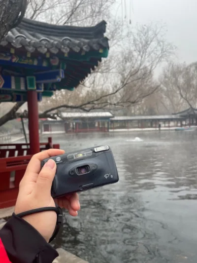 在挖煤姬的第二单，包装依旧超级给力～包裹缝隙不仅有泡泡纸填充，每一个物品都进行了单独细致的打包！非常用心！相机没有任何磨损，镜头干净通透！