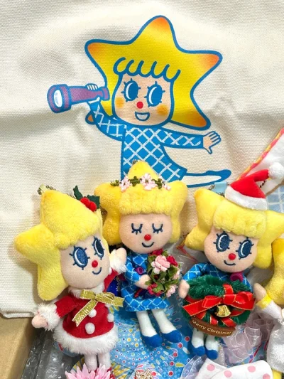 ?快过年了 不要再买晴空酱了 买了那几个挂件 在生活中并不能给你带来任何实质性的作用 朋友们兜里掏出一大把钱吃喝玩乐 你默默在家摆弄你的星星头
?亲戚吃饭问你今年收获了什么 你说我刚收到了晴空酱圣诞节限定、十周年限定 你们买不到吧 亲戚们懵逼了??
?你还在心里默默...