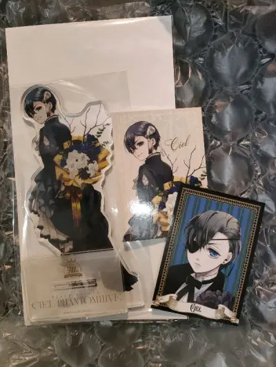 收到这个GF立牌后，终于集齐了两套，还收到了GF特典和cafe下半场特典复数，新谷真的要把我吸得一滴不剩了TAT