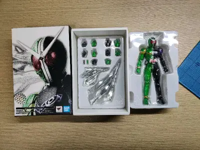 2024年的第1单，走EMS，速度真快，12月24日下单，1月3日到货。挖煤姬的代购很好很强大，包装又好，没有破损也没有缺件，很不错的一次购物体验。
真骨雕w在国内货量充足，但就是很难遇到好价，这次在日本偶然遇到了蓝标再版，而且价格比国内便宜太多了，于是毫不犹豫就下...