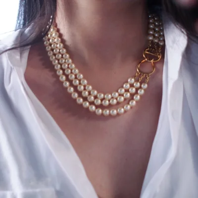 今天又买到了心仪的中古首饰和包包！简直好看的无法形容！！！在坑里出不来！就是那只手表成色有点不行，其他的都美！谢谢平台！