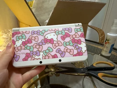 终于收到了 本来害怕踩雷的 结果好新 而且走ems依然很快就到了！ 国内根本不好买这个东西 还是在挖煤姬上找到了 价格也合适 ！超爱！ kitty的限定 真的绝了 挖煤姬真的还是深得我心！