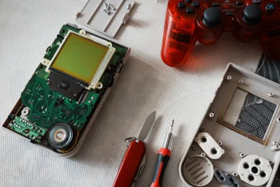 海淘老掌机，自己简单处理一下，散发无尽的岁月光辉，无与伦比的美丽，人类历史上最伟大的随身电子设备之一。