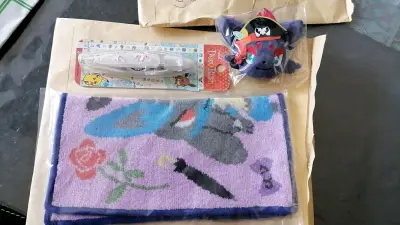 这次也是顺利到货了，一共两千多克的货物，包裹的非常严实，很好的一个包装，好爱宝可梦，一下子买了好多捏。下次还买?