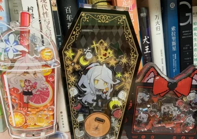 趁活动买了一些jj的纸片立牌和fukuya谷美，都很好价～总价不高所以走的竹蜻蜓，速度还可以，打包也严实，留下了很多泡泡纸～
jj纸片真的很貌美～