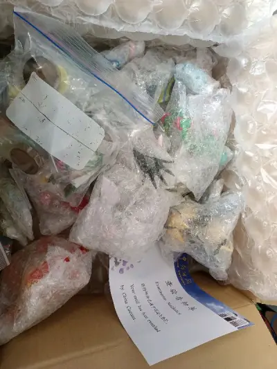 收到短信时，非常的担心和无助，到处查找问问，他们说金额少不会有问题的，上传购买图片和交30元手续费就能拿到了，上传了2张购买结算截图，还好过了，今天宝贝也顺利拿到了。这次打包更好，卖家每一个都包装了气泡纸，非常的帮棒，拿到的宝可梦也非常喜欢，以前基本没有见过这些。总...