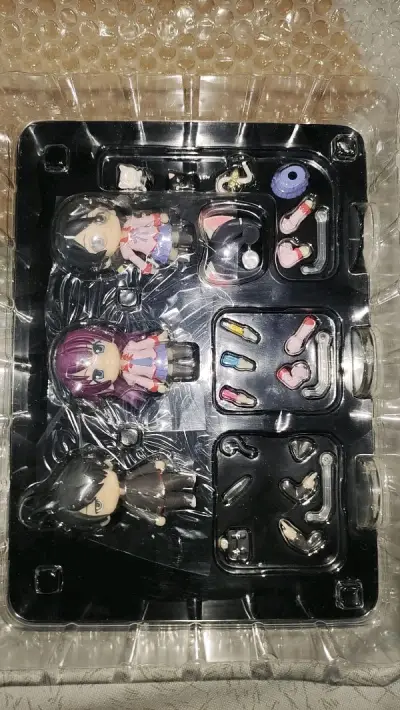 购物体验非常好，物流速度还是很快，十几天就能到，粘土人几乎就是新的，就盒子烂了一点，千石抚子也很不错