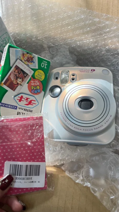 卖家发货很快 包装也很用心还给我送啦相纸贴纸 太喜欢这个卖家啦 谢谢煤炉让我淘到这么好的宝贝耶 总之再长的等待都值得