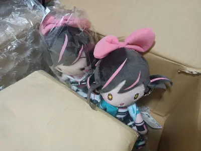 商品安全收到，是一些周边
物流海运，时隔约一个月，还是很快速的，收到快递时很惊喜会那么快，这次物流相对是真的快了，意想不到。
平台包装干净利落简洁，包装严实，拆开快递时心情愉悦。
总之，一次愉快的购物体验，希望下次再次合作