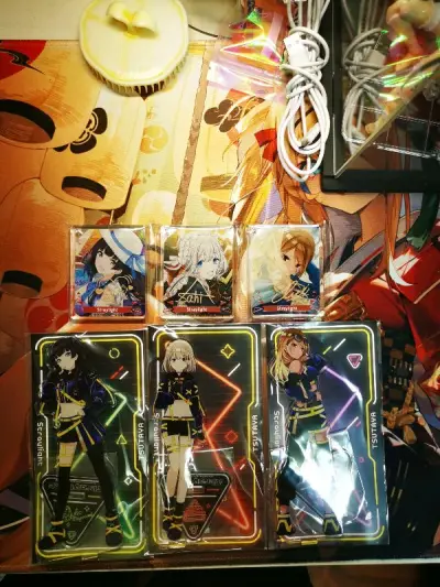 这次是真的好价，一口气拿下三个人，还包括很烫的忽悠和ash，不得不说推迷光真的是痛并快乐着，忽悠和ash的谷子价格真的夸张，很难有好价，导致很多时候只能不得不含泪选择忽悠一个人的，这次能直接买三人的还是很高兴的