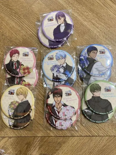 捧花10周年就是原本就很热，然后我又一直想要在闲鱼上又找不到很好的价格，所以就来挖煤姬找，蹲了几天还真的让我蹲了好价了，立马就切了，两套价格都很好。卖家包裹的也怪严实，没有伤。