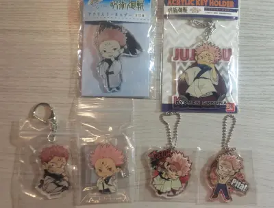 切煤产物，都是咒回相关。宿傩的挂件set都是很喜欢的柄图所以果断切了（…）卖家的包装很严实，拿到手时基本没什么瑕疵。走的竹蜻蜓，从国际发货到拿到大概有十天。