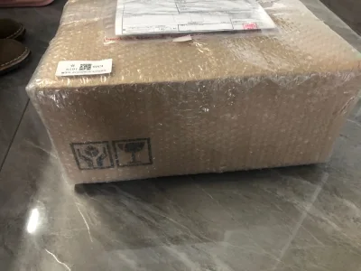 撒花 撒花啦简直，完美到货，很期待它，因为里面有最想要的配件，很着急一看真容，很不错，没让人失望。很新，没有瑕疵，买的贵，也认了。