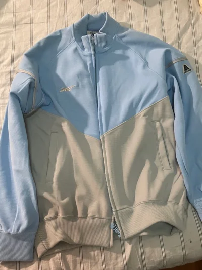 挖煤姬发货很快～几天就到手了，买到的衣服很新有吊牌，颜色非常漂亮，以后还会继续来购物的~\(≧▽≦)/~