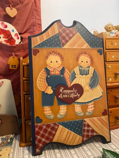 纯手绘的装饰品，日本人的画工真的厉害的啦，东西真的无可挑剔！挖煤姬包装也很好，完好无损，希望挖煤姬越来越好，速度越来越快，又会再多些！么么，无限回购