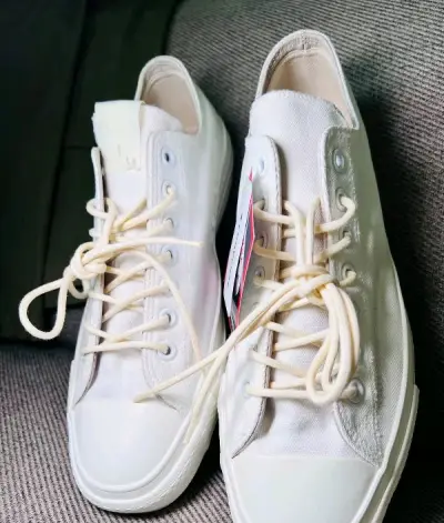 2005年的联名款 一共出了黑高 黑低 白低三款 得益于平台帮助终于把三款全部凑齐 放在一起真的相当帅气