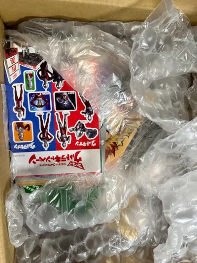 有一箱比较杂的谷子，还不错。另外合了一个pop手办，雨之希留，有箱子拆摆，成色一般，价格合适，比较凑合。整体还不错，挖煤姬包装很好。