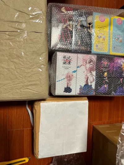 超级大合单，海关查验，缴税顺利过关。有拆摆海贼王zero系列，还有全新的海贼王景品手办，还有大的smsp超四悟空。包装还是不错的，值得推荐。