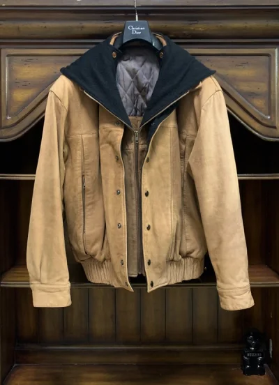 开箱即是惊喜，皮衣真的帅了我一根斗！100件里也难出一件的稀有50码大码，建议大家在挖煤姬好好淘宝！好东西太多了！