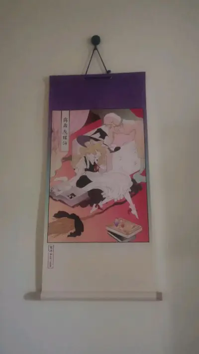 选的邮政海运速度还挺快的，到手吧唧状态好，小周边大多都还不错，没什么瑕疵。手办和挂画都到手就拿出来观赏了，很满意的一次购物