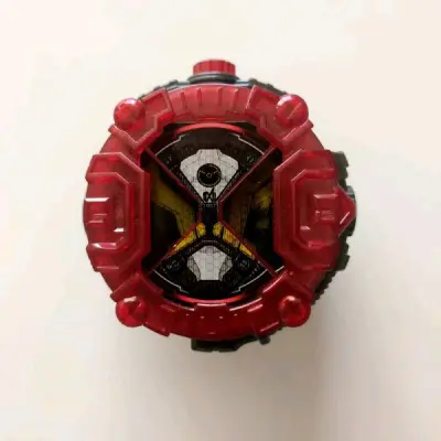 这次的速度也是很快，就是外包装有一点点损伤，不过并无大碍，最重要的是内部包装完美，客服在很大程度上给予了我帮助，辛苦了