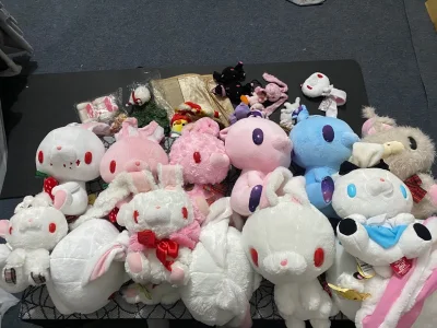 非常喜欢可爱的娃娃 这里可以满足我买很多的娃娃 而且快递物流蛮不错的 有多种选择 非常的不错 已经购买了好多次啦～