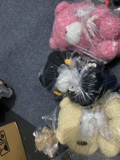 三个小卷毛娃娃宝宝实在是太可爱了 开始那种小卷毛 像去理发店烫头了一样真是可爱呢 颜色也很不错
黄色的嫩嫩的很漂亮呢