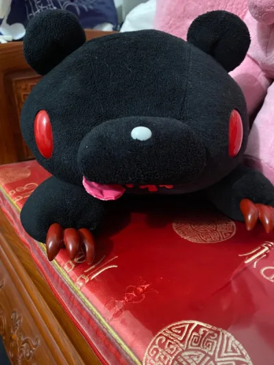 这款吐舌头的小熊真的是无敌可爱啊 很调皮的感觉 可爱爆了 到手还蛮大的非常nice 样子也很新保存的很好