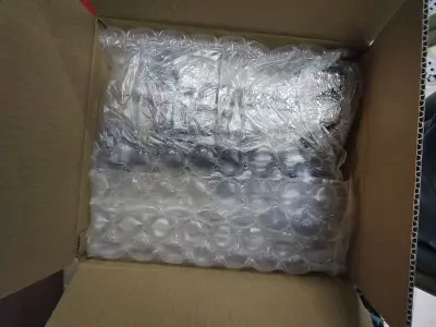 终于买到了心心念念很久的周边，今天总算等到了。快递包裹的很好，包装盒厚实，连单独的部件都有用泡沫纸包裹起来，十分贴心的服务，是一次十分愉快的购物体验，下次还会在挖煤姬买东西。