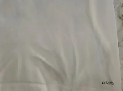 今天收到了平台的衣服，面料透气舒适，款式简洁大方，运动穿也有弹性舒展。在挖煤姬平台购买的，总体满意，好评啦！