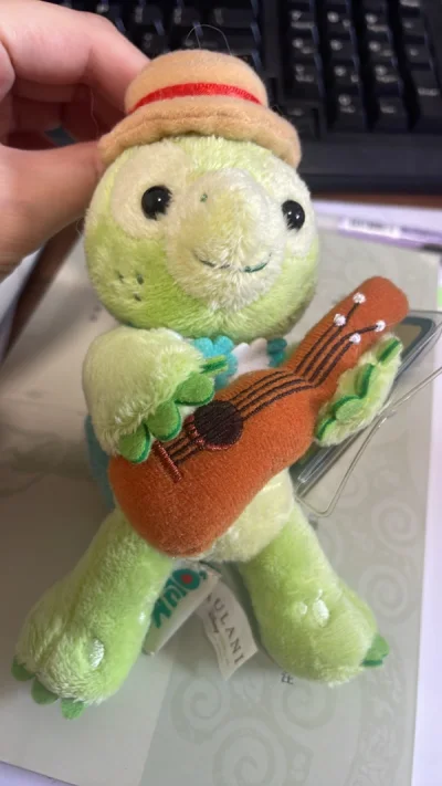 迪士尼玩偶走竹蜻蜓顺利收到，东西完好，但是竹蜻蜓审核太慢了，十几天甚至二十天，合单也要一周以上，这周期比海运还慢了，能否提高一下速度吗！？？？