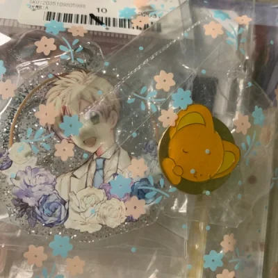 因为元旦放假多等了几天，现在合单的速度稍微快了一点，竹蜻蜓很安心！这次买了猫太的钥匙扣，闪闪的很好看，还有三国恋的卡带～蹲了很久这个应该算好价，以后还会继续切切！