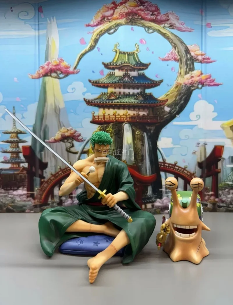 终于终于等到soc索隆再版了，海景房终于等到平价购入了！超级帅的索隆，再版做工更加细致，完美肌肉线条，这款做工实在是太太太好了！顺便秀秀佩佩吧