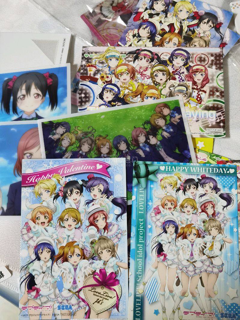 赶在妮生日前到来前收到了这份特别的礼物，在挖煤姬成功入手了德井青空限定款立牌拍立得套装，当拆开包裹看到那张熟悉的笑容时，仿佛能听见她充满元气的声音穿透纸面而来。
doorzo平台对这类易损收藏品的处理令人赞赏。每张拍立得均用独立软膜密封，立牌则采用定制泡棉...