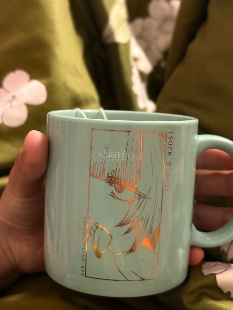 最喜欢的薄荷绿和烫金，真的非常貌美，柄图是很喜欢的原画，包裹的非常完好，国际运输的很快，拿在手里非常稀罕，非常开心的一次切煤体验