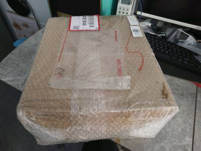 又到了一件海运包裹，包装气泡纸填充的都不错，合单件数比较少，都是二手东西也交了一百多的税，平摊下来成本也不低了，以后不是太喜欢的还是不随便淘了，到手发现算上运费和税款比国内闲鱼买的还贵，唉。