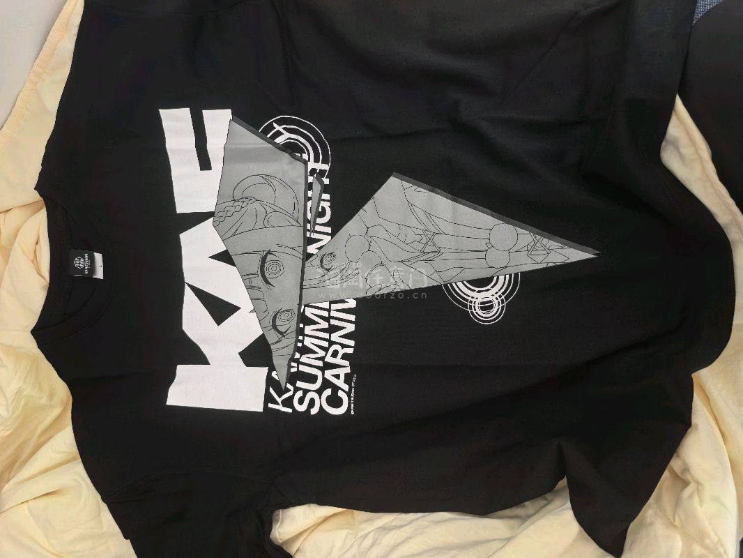 走线下贩售果然就是快得多，不然还要等几个月才能拿到衣服。
东西很好，肥肠滴美味。
（就是海关那里卡了我几天）
总的来说还是很高兴。