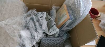  这次海淘真是太满意啦！心心念念的两款任天堂3DS，到手后完全超出预期。黑色款沉稳大气，粉色款颜值超高，少女心满满。开机试玩，屏幕显示清晰，操作流畅，游戏运行起来十分稳定，仿佛瞬间开启了欢乐的游戏世界。
 
而且包裹包装特别用心，打开箱子，里面的物品被气泡膜、报纸等...