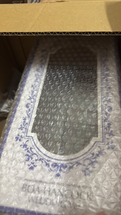 女帝婚纱造型除了闪光魅力，还有pop呀，捧着鲜花整一个婚礼现场，女帝婚纱大满足，而且这款女帝的脸雕是害羞脸，配koa红衣路飞～