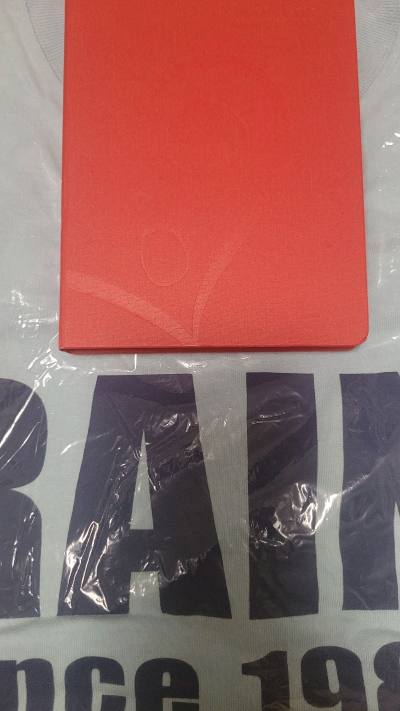 这次在挖煤姬买了Rain的衣服和其他代言的周边，还买了《死侍》的DVD，走的是海运路线，一个月左右就到了，速度很快，打包很严实，商品没有破损