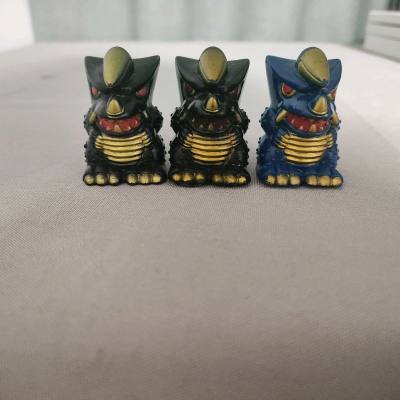 这次在日淘任意门入手的奥特曼软胶和指套套装也太赞了！软胶材质安全无异味，手感细腻，造型还原度超高，身上纹路清晰，孩子拿着玩超放心；指套设计贴合手指，套上就能cos奥特曼打怪兽，和软胶搭配玩互动感拉满，日淘体验依旧出色，果断回购！