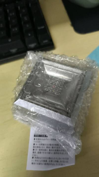 购买了两只易碎品，很担心开箱会出现问题，到手就发现稳了。包装八角尖尖很完美，晃动也没有异常。东西完好无损，非常美丽，很满意的一次购物！