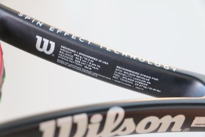 初学者必入！Wilson Pro Staff 97L实测分享
最近入手了Wilson Pro Staff 97L，手感超好，挥拍轻盈，非常适合我这样的业余选手。拍框稳定，控球精准，击球时回馈感非常舒适。对手臂的负担也不大，打久了也不酸。推荐想提升控球的朋友试试，真的...