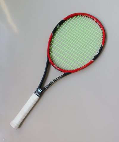 Wilson Pro Staff 97 真实体验：力量感十足，
最近入手了Wilson Pro Staff 97，整体表现非常惊喜！力量感十足，适合底线抽球。击球反馈清晰，打起球来很有自信。适合想要提升水平的球友，推荐给和我一样喜欢高质量击球体验的人。