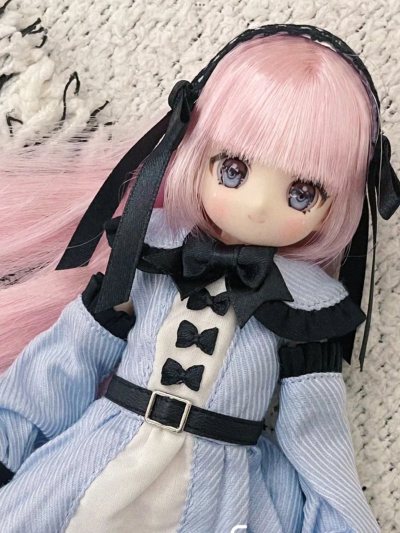 azone mira 米拉 整娃不缺点有盒册 白色浪漫蝴蝶结洋装，粉发白肌，非常可爱梦幻的妹宝娃娃，在哪里拍照都超美超可爱