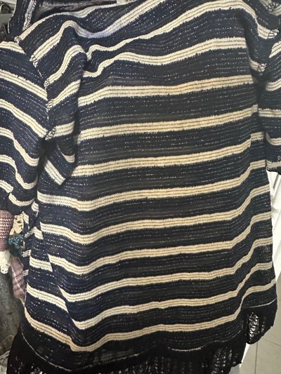 这件短袖是我很喜欢的款式?胸口的蝴蝶结蕾丝真的很戳我，但是，很勒胳膊、本来手臂就粗，遮不住一点，但是是真的很喜欢舍不得出，留着以后穿