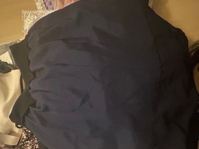 古着的版型，有点昭和时代的感觉，很深的绀色。袖口是可拆卸的，菜盒子应该是雪纺的，有一点不透气，其他都蛮好