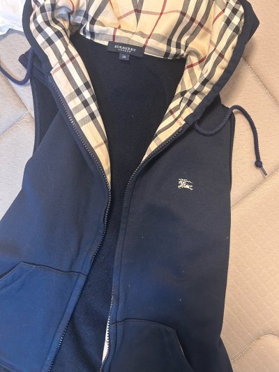特别喜欢burberry的衣服 买了特别多
最近发货速度超级快 
衣服收到成色也特别好
喜欢喜欢 会一直买买买的